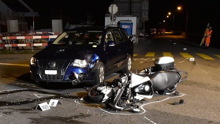 Die Unfallstelle beim ehemaligen «Hirschen» in Obfelden.<em> (Bild Kapo ZH)</em>