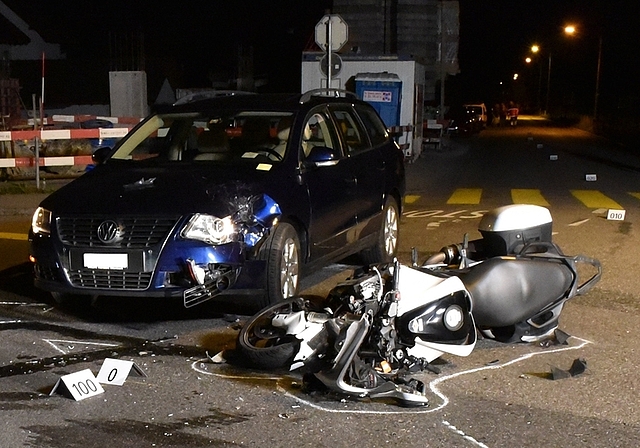 Die Unfallstelle beim ehemaligen «Hirschen» in Obfelden.<em> (Bild Kapo ZH)</em>