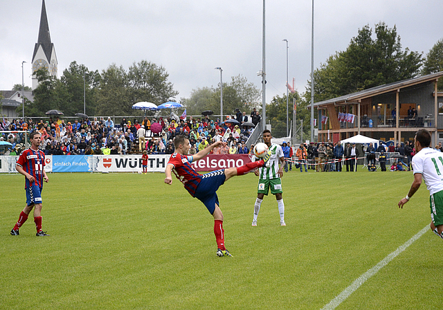 Tolle Kulisse: 2200 Zuschauer wohnten am Samstag dem Schweizer Cup-Spiel zwischen dem FC Hausen und dem FC St. Gallen im Jonentäli bei. (Bild Martin Platter)
