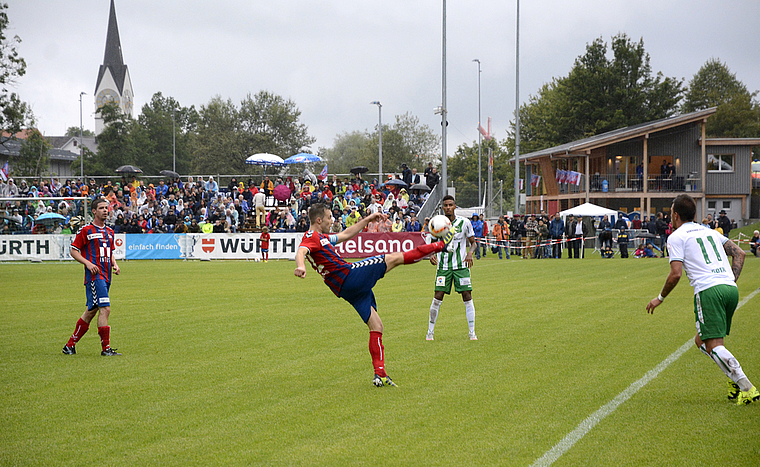 Tolle Kulisse: 2200 Zuschauer wohnten am Samstag dem Schweizer Cup-Spiel zwischen dem FC Hausen und dem FC St. Gallen im Jonentäli bei. (Bild Martin Platter)