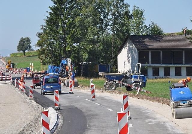 Der Strassenabschnitt zwischen dem Weiler Schonau und Rifferswil wird derzeit saniert und ist nur Richtung Rifferswil befahrbar. Der Raser wurde im Mai 2017 auf der Höhe des Schützenhauses (rechts) mit 178 km/h geblitzt. Auch die Baustelle hält Sc