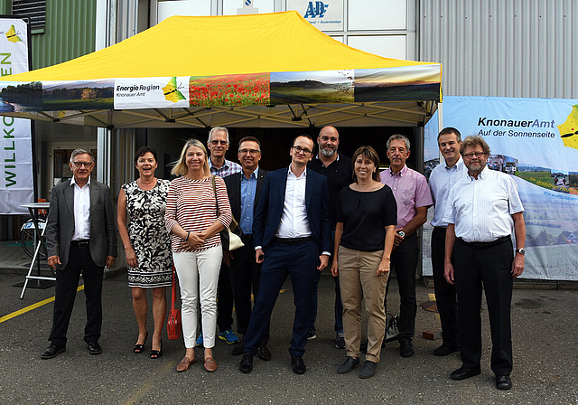 Gruppenbild mit Regierungsrat, von links: Erwin Leuenberger (Bonstetten), Katrin Röthlisberger (Wettswil), Nadia Hausheer (Aeugst), Werner Michel (Stallikon), Marcel Strebel (Präsident Standortförderung), Baudirektor Martin Neukom, Stephan Hinners