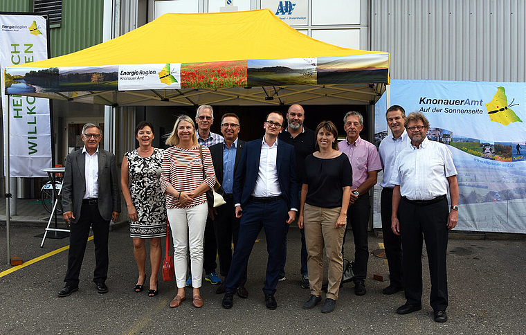 Gruppenbild mit Regierungsrat, von links: Erwin Leuenberger (Bonstetten), Katrin Röthlisberger (Wettswil), Nadia Hausheer (Aeugst), Werner Michel (Stallikon), Marcel Strebel (Präsident Standortförderung), Baudirektor Martin Neukom, Stephan Hinners