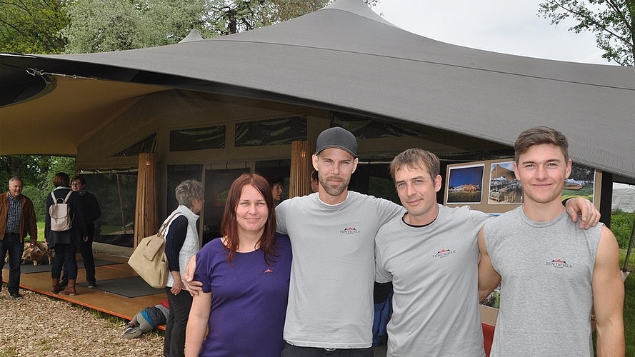 Manuela Buchmeier, Patrick Bättig, Jan Buchmeier und Marwin Strub von der Firma Tentickle Schweiz AG, die frei konfektionierbare Zelte vermietet.

