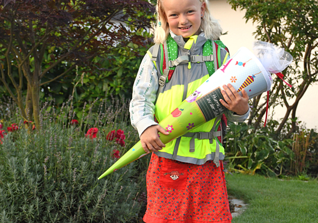 Die siebenjährige Fiona Moser an ihrem ersten Schultag. (Bild Livia Häberling)