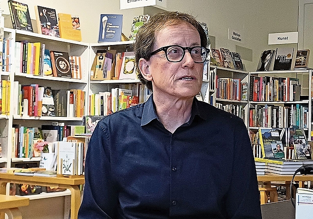 Der Historiker Jean-Daniel Blanc fesselte das Publikum mit seinen Ausführungen zur Vielfalt der Themen rund um die Reuss. (Bild Regula Zellweger)