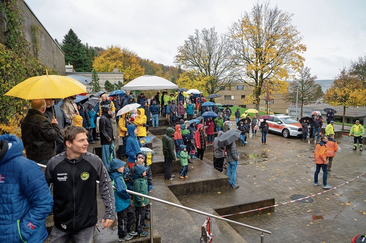 Die zahlreichen Zuschauenden verfolgen das Geschehen gespannt. (Bilder Nico Ilic) Die zahlreichen Zuschauenden verfolgen das Geschehen gespannt. (Bilder Nico Ilic)