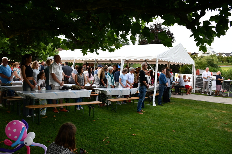 Wie fast an jeder Bundesfeier wurde auch in Obfelden die Hymne gesungen. (Bild Dominik Stierli)