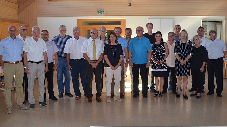 Die amtierenden und designierten Gemeindepräsidenten des Bezirks. Von links die Abtretenden: Andreas Binder (Maschwanden), Ruedi Müller (Aeugst), Kurt Bär (Kappel), Marcel Fuchs (Rifferswil), Bertram Thurnherr (Hedingen), Hanspeter Eichenberger (W