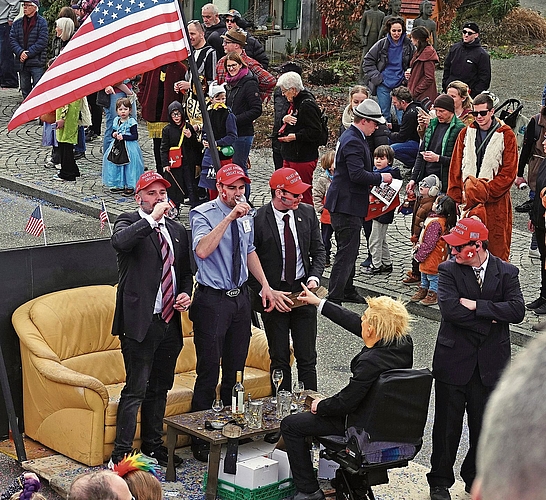 Donald Trumps Zoll-Politik war auch Thema am FGU-Umzug, welcher unter anderem durch Mettmenstetten führte. Donald Trumps Zoll-Politik war auch Thema am FGU-Umzug, welcher unter anderem durch Mettmenstetten führte.