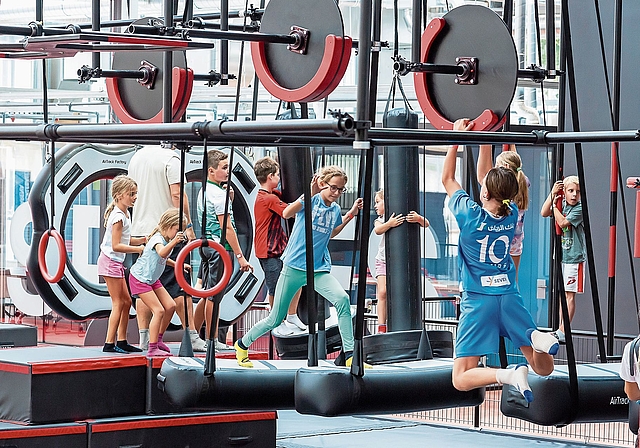 So beliebt, dass es am Eröffnungwochende sogar kurze Staus gab: die Ninja- und Parkour-Zone, in der neben Fitness auch Geschicklichkeit und Mut gefragt sind.