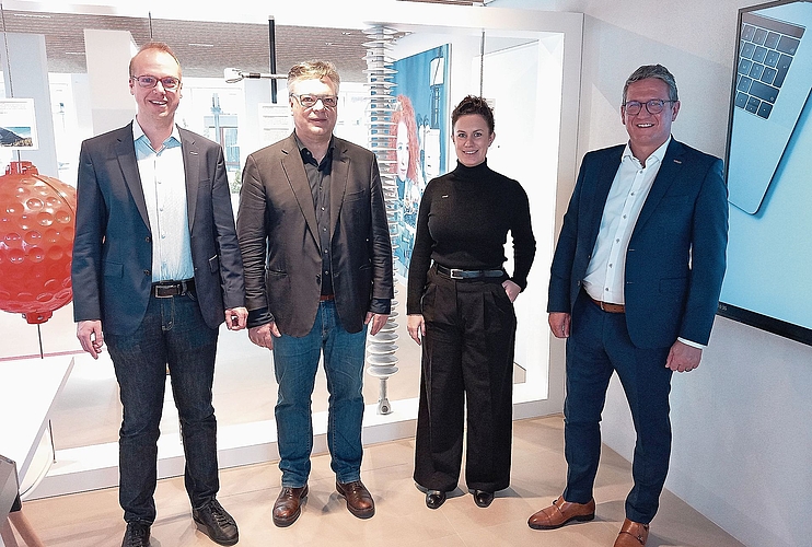 Sie informierten über das Stromleitungsprojekt: Jan Schenk (Mediensprecher Swissgrid), Matthias Schmid (Mitglied Projektteam), Sandra Bläuer (Projektkommunikation) und Martin Roth (Leiter Netzprojekte Swissgrid). (Bilder Marcus Weiss)