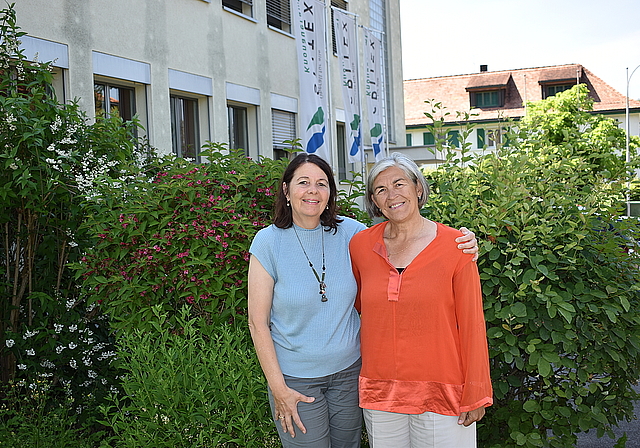 Die zurückgetretene Präsidentin Mechtild Willi Studer (links) und ihre Nachfolgerin Tessa Müller. (Bild Marianne Voss)