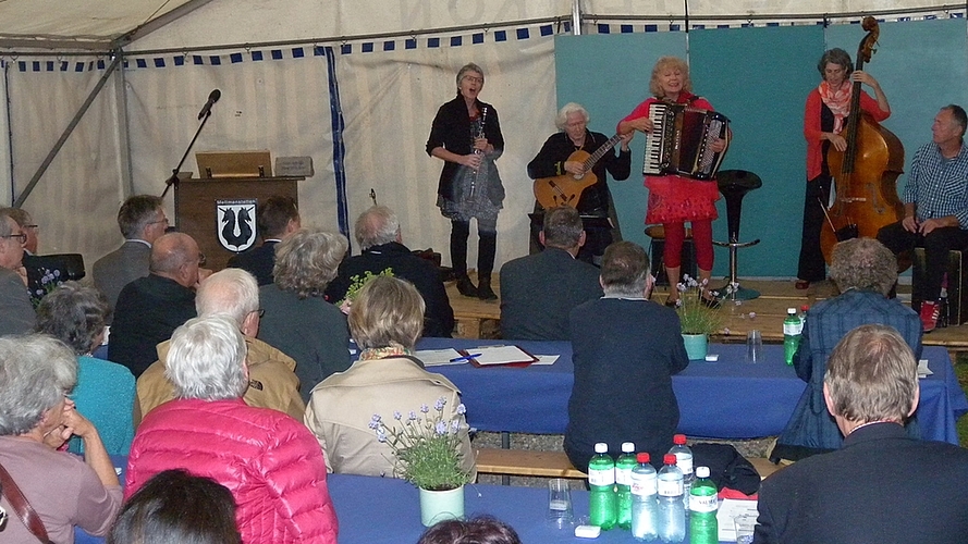 Die Musikgruppe «AmarOn» umrahmte den Abend mit fröhlichen, farbigen Melodien. (Bilder Marianne Voss)