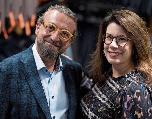 Carmine und Simone Mauro von Kaenzig Herrenmode in Hedingen. (Bild zvg)