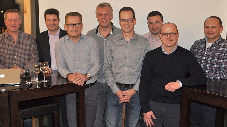 Der Vorstand des FCWB, v.l.: Stephan Zollinger (Vizepräsident/Sportchef), Marcel Müller (Finanzen), Markus Fischer (Präsident), Martin Meili (Werbung), Ronald Müller (Leiter Junioren), Oliver Hedinger (PR/Medien), Martin Dietrich (Leiter Senioren