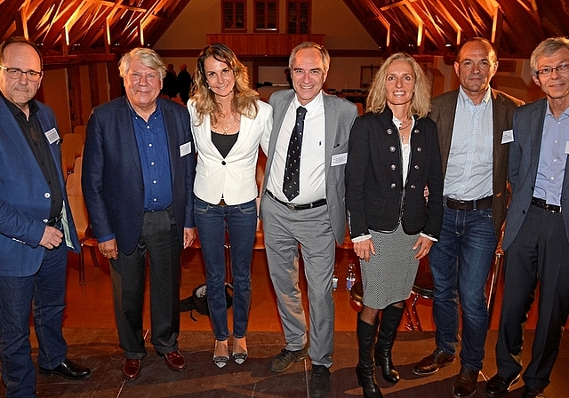 Zum Thema Spitzensport im Spannungsfeld zwischen Leistung, Markt und Ehtik referierten von links Markus Huppenbauer, Gunter Gebauer, Moderatorin Regula Späni, Walter O. Frey, Natascha Badmann und Gian Gilli sowie Christoph Balmer, Geschäftsstellenl