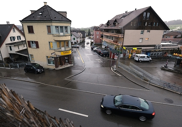 Die Teilnehmenden der Hedinger Gemeindeversammlung haben sich mit grossem Mehr für einen Planungskredit zur Neugestaltung des Dorfzentrums ausgesprochen. <em>(Bild Martin Platter)</em>