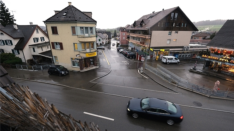 Die Teilnehmenden der Hedinger Gemeindeversammlung haben sich mit grossem Mehr für einen Planungskredit zur Neugestaltung des Dorfzentrums ausgesprochen. <em>(Bild Martin Platter)</em>