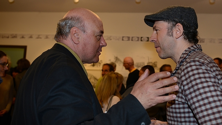 Hans Läubli (links) und Claudius Gentinetta an der Vernissage. (Bild Andrea Bolliger)