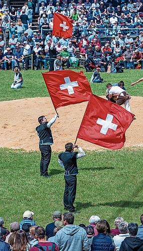 Gehören zu einem Schwingfest wie die Schwingerhosen: Fahnenschwinger.