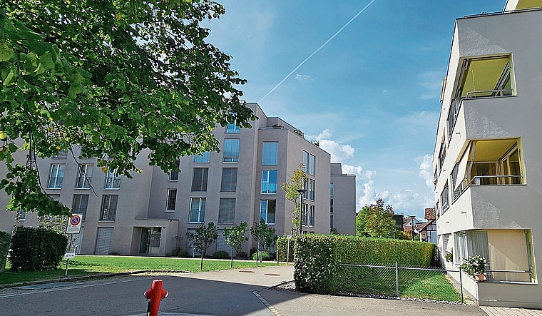 Die Leerwohnungsziffer im Bezirk Affoltern liegt über jener der Nachbarregionen – freier Wohnraum bleibt dennoch knapp. Die Aufnahme zeigt eine Wohnsiedlung in Affoltern. (Bild Daniel Koch)