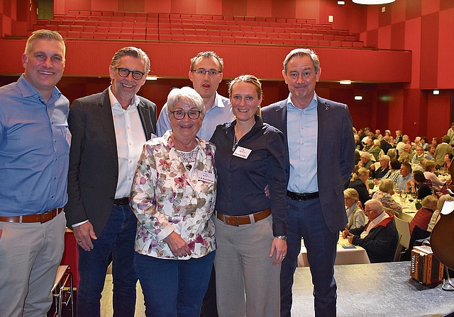 An der HEV-Versammlung, von links: Präsident Martin Fröhli und die Vorstandsmitglieder Matthias Bär, Anne-Marie Bischofberger, Dominique Lipp, Manuela Huber und Erwin Höfliger. (Bilder Marianne Voss)