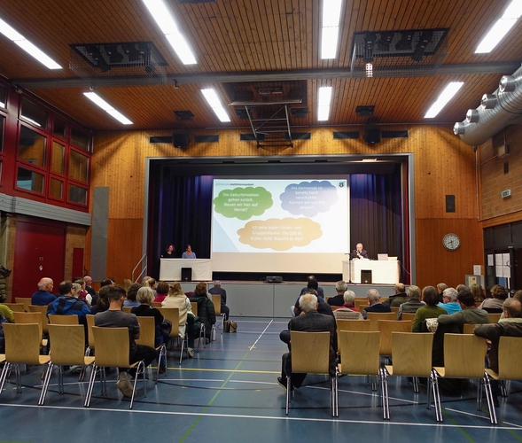 Die Mehrzweckhalle Wygarten während der Infoveranstaltung. (Bilder Marcus Weiss)