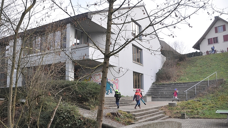 Eine der ersten Schulen im Kanton Zürich, die beim Pilotprojekt «geleitete Schule» dabei waren und auch beim Aufbau einer Tagesschule eine Vorreiterrolle innehatte: Die Schule Maschwanden wehrt sich gegen die Einheitsgemeinde. <em>(Bild Werner Sch