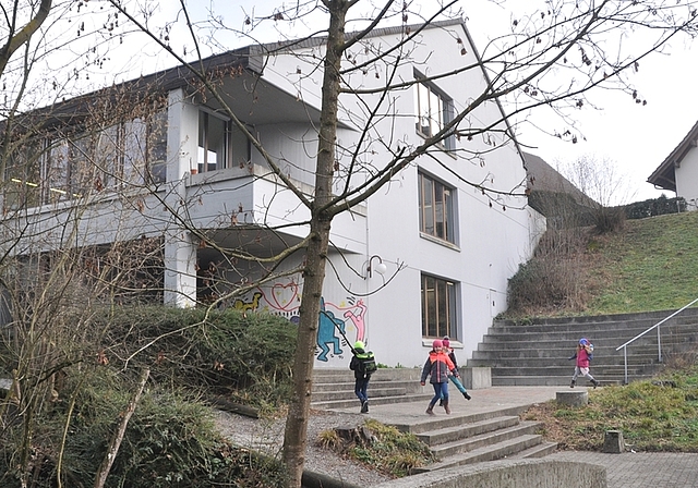 Eine der ersten Schulen im Kanton Zürich, die beim Pilotprojekt «geleitete Schule» dabei waren und auch beim Aufbau einer Tagesschule eine Vorreiterrolle innehatte: Die Schule Maschwanden wehrt sich gegen die Einheitsgemeinde. <em>(Bild Werner Sch