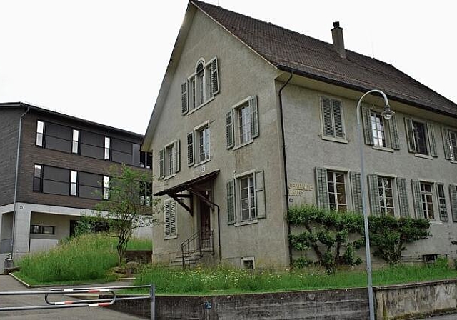 Die fast 200 Jahre alte Liegenschaft bei den Schulhäusern wird aussen saniert.