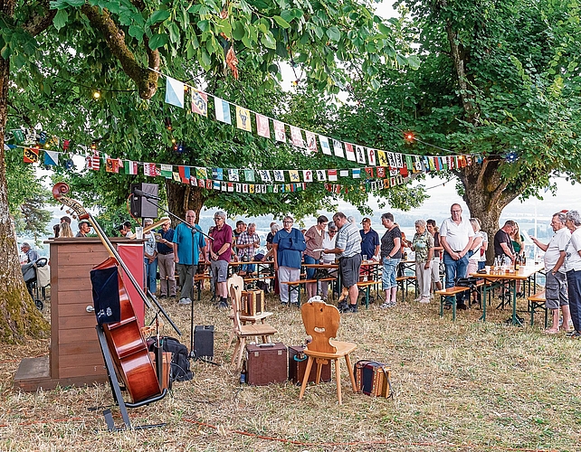 «Der schönste Festplatz im ganzen Kanton»: Das «Paradis» hoch über Mettmenstetten, wo auch dieses Jahr die traditionelle 1.-August-Feier stattfand. Unverzichtbar natürlich auch: das gemeinsame Singen des Schweizerpsalms.