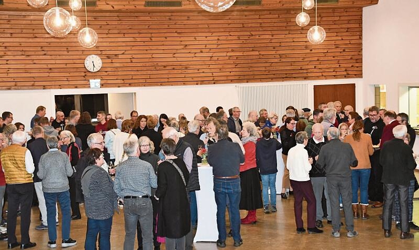 Während des Apéros riche ergab sich ein reger Austausch. (Bilder Werner Schneiter)