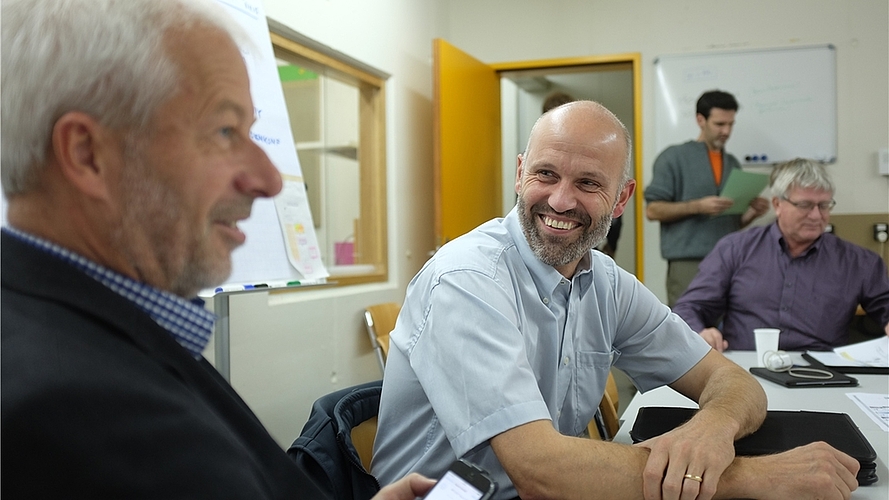 Ruedi Fornaro (links) und Andreas Binder von der Sicherheitskommission beobachteten die Übung. Im Hintergrund der aus gesundheitlichen Gründen abtretende Chef RFO, Hanspeter Eichenberger. Ruedi Fornaro (links) und Andreas Binder von der Sicherheitskommission beobachteten die Übung. Im Hintergrund der aus gesundheitlichen Gründen abtretende Chef RFO, Hanspeter Eichenberger.