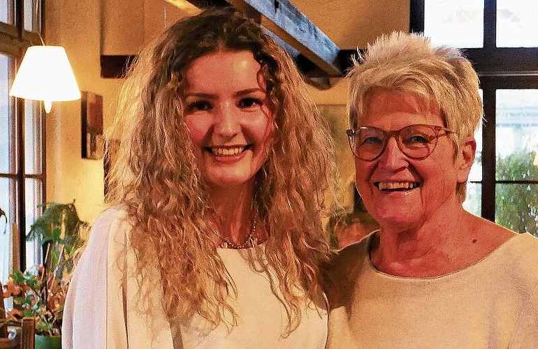Leonie Annen (links) ist eine gute Schülerin. Sie will einen guten Abschluss machen, auch aus Dankbarkeit gegenüber Leonie Annen (links) ist eine gute Schülerin. Sie will einen guten Abschluss machen, auch aus Dankbarkeit gegenüber