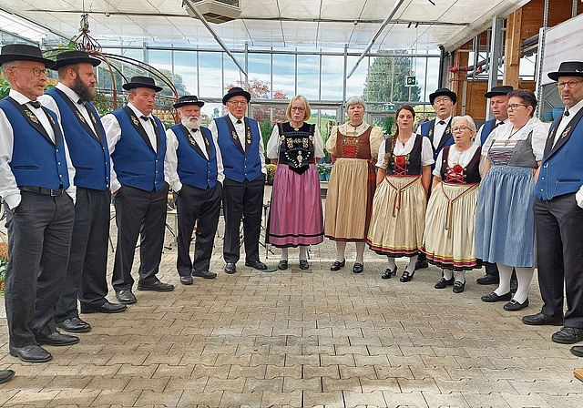 Der Jodlerklub Affoltern tritt im Gartenzentrum Guggenbühl auf, mit anschliessendem Fotoshooting. (Bild zvg)