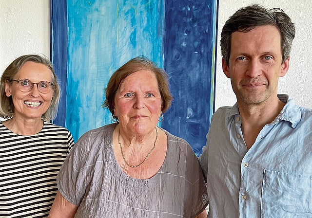 Inge Haid, Rita Ackermann und Professor Veit Mylius (von links) nach dem informativen Vortrag. (Bild Sandra Isabél Claus)
