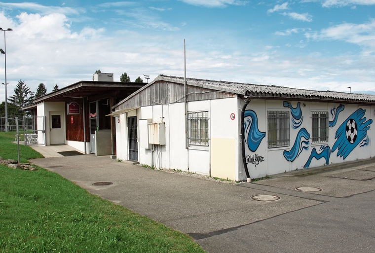 Am Sonntag geht es bei den Abstimmungen auch um die Erneuerung der Sportanlage Im Moos in Affoltern. (Bild Florian Hofer)