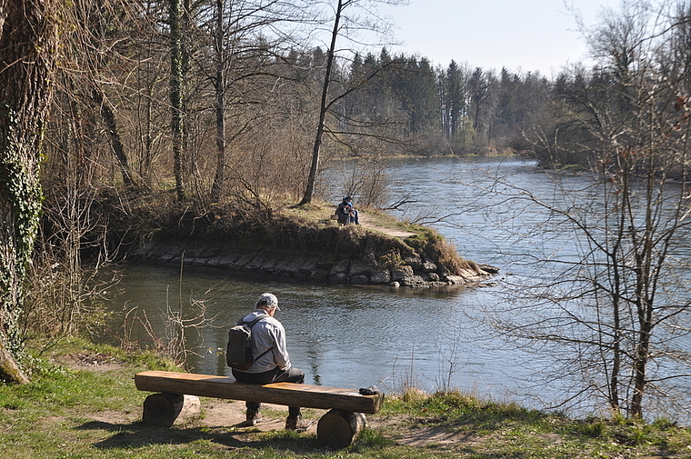 In die Variantenstudie einbezogen wird auch eine Dammverlängerung gegen den «Rüssspitz», wo die Lorze in die Reuss fliesst – eine heikle Angelegenheit in einem Schutzgebiet. Dazu müsste ein Waldstreifen weichen. (Bild Werner Schneiter)