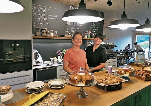 Caroline Röthlisberger (links) und Chantal Eberhard sind ein eingespieltes Team im Knonauer Stallkafi. (Bild Regula Zellweger)