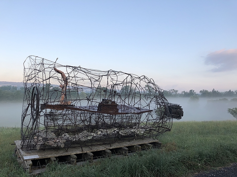«Flaschenpost» – wurde in Ottenbach von den «Baubewilligungs-Wogen» hin und her geworfen. (Bild Christine Häusermann)