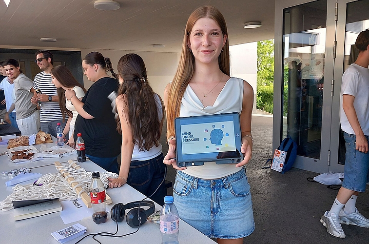Nora Helfer untersuchte in ihrem Projekt den Einfluss von Social Media auf die Psyche von Jugendlichen. Nora Helfer untersuchte in ihrem Projekt den Einfluss von Social Media auf die Psyche von Jugendlichen.