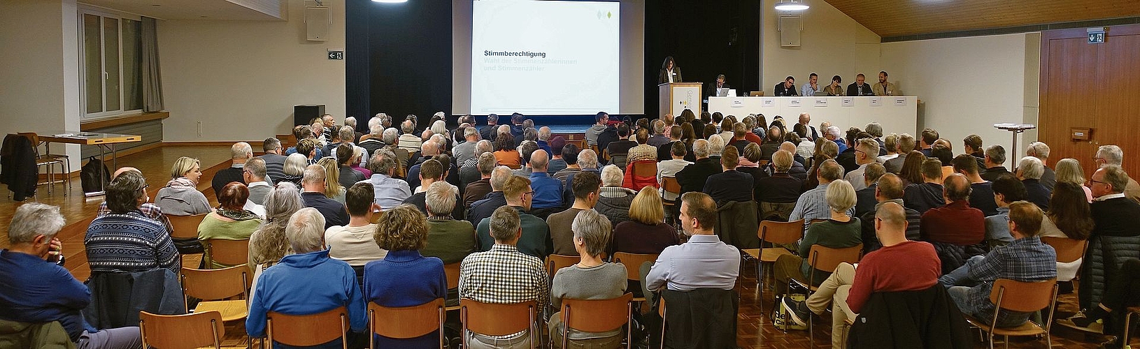 Die Gemeindeversammlung Bonstetten war trotz weniger Traktanden gut besucht. (Bild Marcus Weiss) Die Gemeindeversammlung Bonstetten war trotz weniger Traktanden gut besucht. (Bild Marcus Weiss)