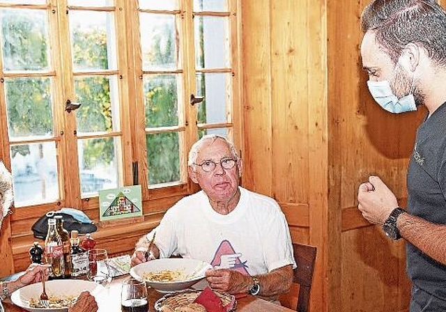 Die italienischen Spezialitäten können vielleicht nicht mehr allzu lange bestellt werden: Antonio Riccio, von der Osteria Del Massaro sieht schwarz für die Zukunft. (Bild Martin Mullis)