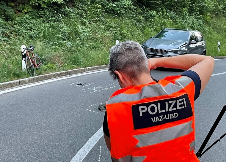 Polizei bei der Unfallaufnahme Quelle: Kantonspolizei Zürich