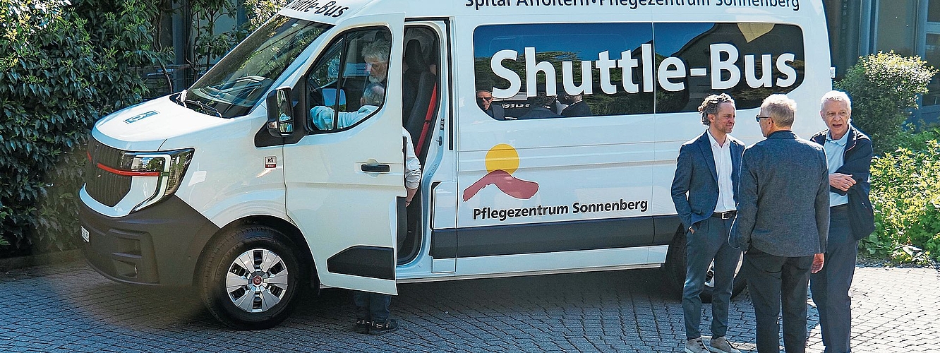 Der neue Shuttle-Bus ist ein E-Fahrzeug und bietet neun Plätze – davon sechs für Passagiere sowie einen Platz für einen Rollstuhl.