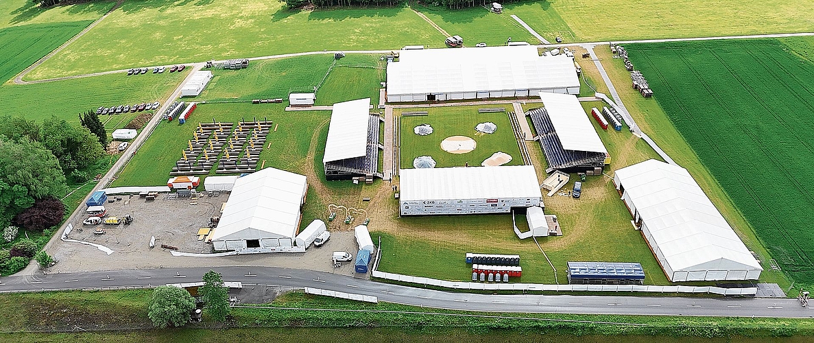 Der Schwingfestplatz in Mettmenstetten aus der Luft: Am Sonntag werden hier zwischen 6000 und 7000 Zuschauerinnen und Zuschauer erwartet. (Bild Marco Nägeli)