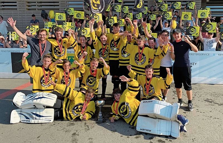 Was für eine Saison – die U15-Junioren des SHC BW sind sowohl Cupsieger als auch Schweizer Meister. (Bild zvg.)