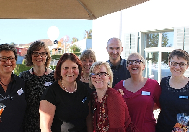 Organisation des Anlasses und Referierende, von links: Ursula Jarvis, wabe Knonaueramt; Claudia Garaventa, wabe Knonaueramt; Carmen Kissling, Spital Affoltern; Bettina Barz, Spital Affoltern; Laura Bechter, Spital Affoltern; Olaf Schulz, Onko Plus; E