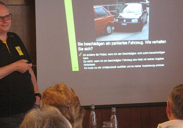 Check-up-Kurs in Hausen mit dem Fahrlehrer Matthias Klunker. (Bild Marlise Santiago)